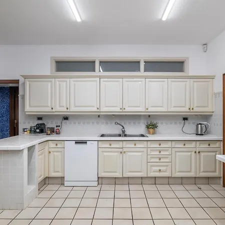 Castillo Meng Villa Cabrils